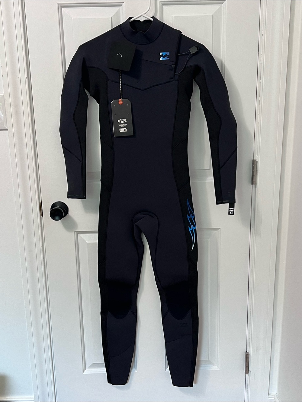 Billabong navy 3/2 chest zip full wetsuit size 14
